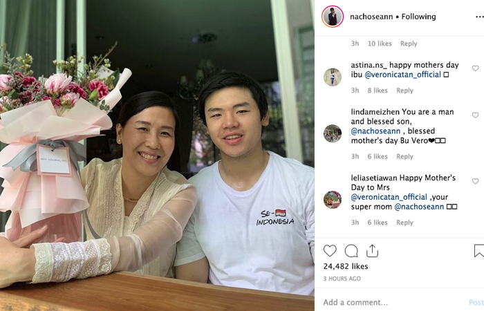 Nicholas Sean merayakan Hari Ibu Internasional bersama Veronica Tan.