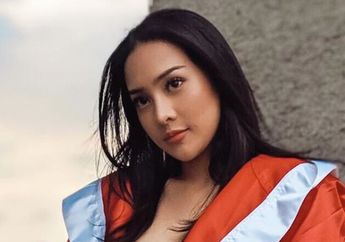 Pasang Potret Hitam Putih dengan Wajah Sendu, Anya Geraldine Tiba-tiba Sampaikan Pesan Ini untuk Semua Orang, Netizen Langsung Banjiri Komentar-komentar Sedih, Mengapa?