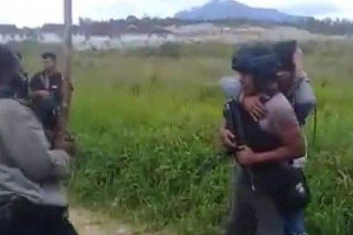 Dituduh Menabrak Seekor Babi, Sopir Truk di Papua Tewas Diamuk Massa di Hadapan Polisi, Bupati Dogiyai Minta Aparat Usut Tuntas: Nyawa Babi Dibalas dengan Nyawa Manusia!