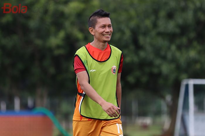 Bek kanan Persija Jakarta, Ismed Sofyan, ketika menjalani latihan di Lapangan Sutasoma Halim, Jakarta Timur (9/3/2020)