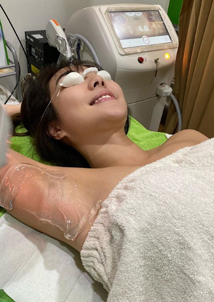 Gisella Anastasia mantan isti Gading Marten saat melakukan tretament hair removal