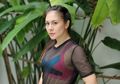 Kini Jadi Janda Seksi dan Cantik, Lihat Tampilan Aduhai Wulan Guritno Pakai Baju Transparan Hingga Bra Terlihat