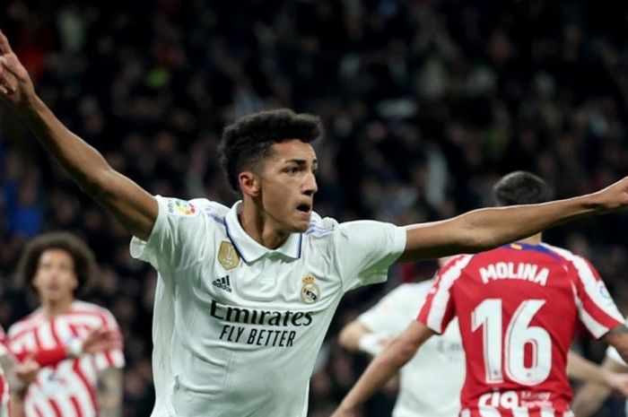 Pemain muda Real Madrid, Alvaro Rodriguez, merayakan golnya ke gawang Atletico Madrid.