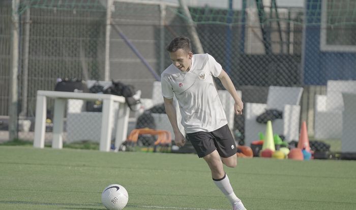 Pemain timnas Indonesia, Egy Maulana Vikri saat gabung latihan perdana dengan timnas Indonesia di Dubai, Uni Emirat Arab, Rabu (19/5/2021).