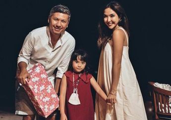 Tampak Romantis dan Bahagia, Intip Foto-Foto Momen Liburan Romantis Gading Marten Bersama Gisella Anastasia dan Gempita di Luar Negeri