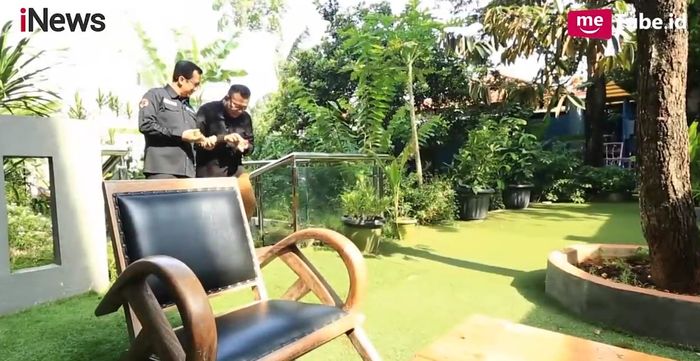 Rumah Ustadz Yusuf Mansur bagian belakang