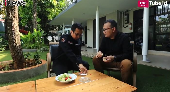 Rumah Ustaz Yusuf Mansur pada bagian belakang