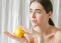 Mulai Sekarang Tak Perlu Lagi Hamburkan Uang untuk Perawatan Mahal, Hanya Pakai Perasan Air Lemon Saja Bisa Ampuh Hilangkan Flek Hitam