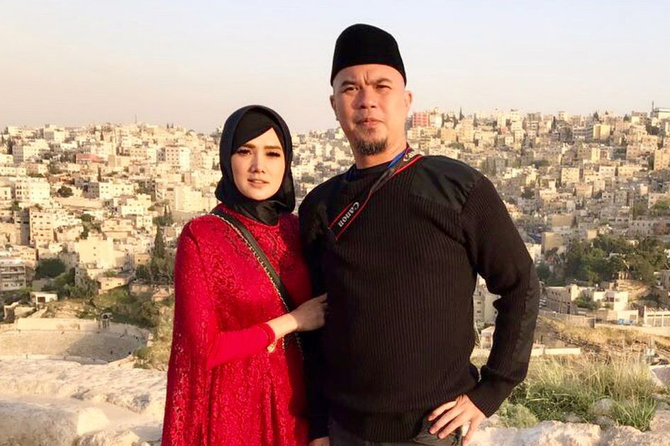 Bukti Kesetiaan Mulan Jameela Ikhlas Maafkan Ahmad Dhani Yang Selingkuh Puluhan Kali Bukti Kesetiaan Mulan Jameela Ikhlas Maafkan Ahmad Dhani Yang Selingkuh Puluhan Kali
