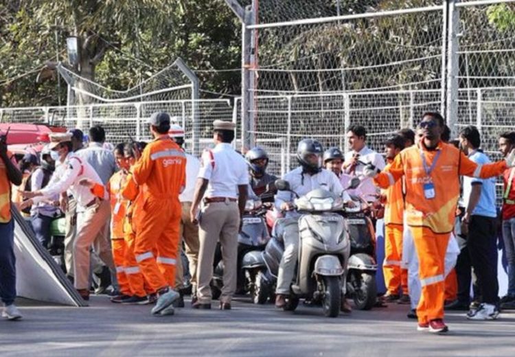 Macet Tak Karuan, Warga India Terobos Sirkuit Formula E saat Balapan