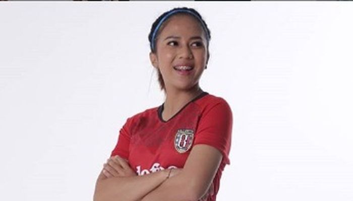 3. Natasya Sumitro Natasya Sumitro, ia merupakan pemain sepakbola putri dari Bali United pada Liga 1 2019 lalu.