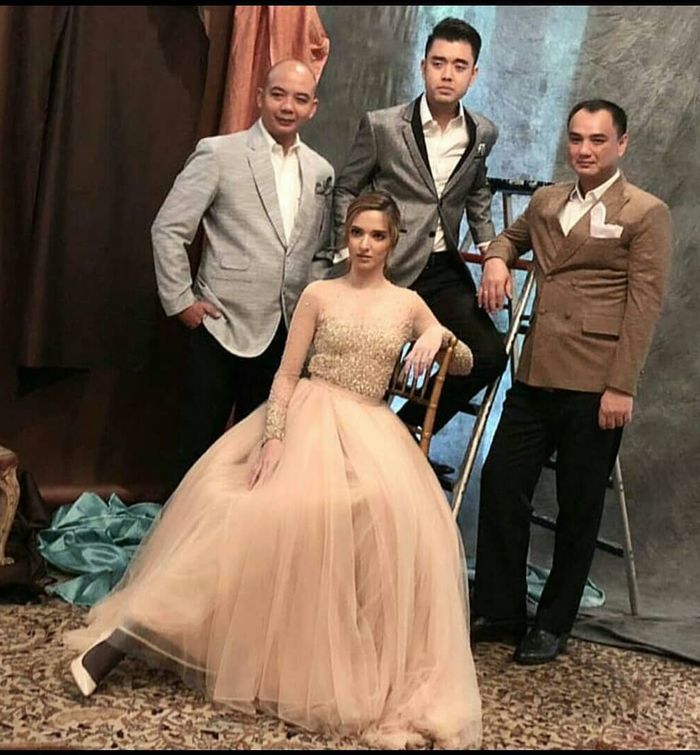 Miliki 4 Kakak Sambung, Begini Paras Kakak Ipar Nia ...