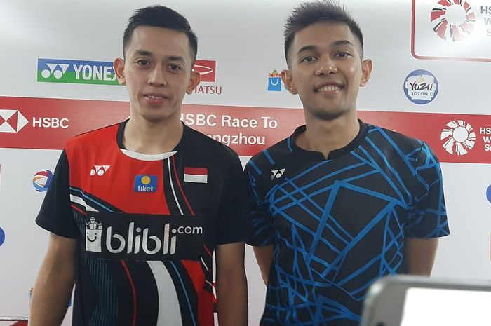 Pasangan ganda putra Indonesia, Fajar Alfian/Muhammad Rian Ardianto, berpose seusai memenangi laga kontra Ou Xuan Yi/Zhang Nan (China) pada  babak kedua Indonesia Masters 2020.
