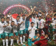 Momen Pemain Timnas U-16 Indonesia Bingung, Menpora Minta Ikutan Angkat Trofi