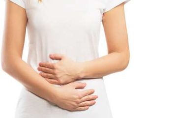 Perut kembung salah satu yang harus diwaspadai sebagai gejala kanker ovarium.