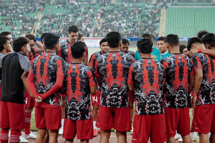 Skuad Timnas Indonesia sesaat sebelum laga perdana Grup F Kualifikasi Piala Dunia 2026 zona Asia melawan Irak.