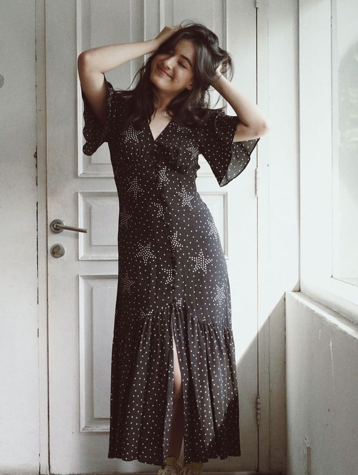 Dress kondangan ala Mawar Eve de Jongh