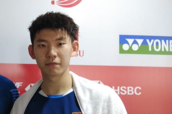 Pasangan ganda putra China, Li Jun Hui/Liu Yu Chen, berpose setelah menjalani laga perempat final Indonesia Masters 2019