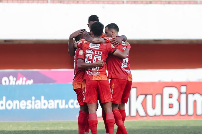Selebrasi pemain Bali United usai mencetak gol ke gawang Persebaya Surabaya, Sabtu (18/2/2023) di Stadion Maguwoharjo, Sleman