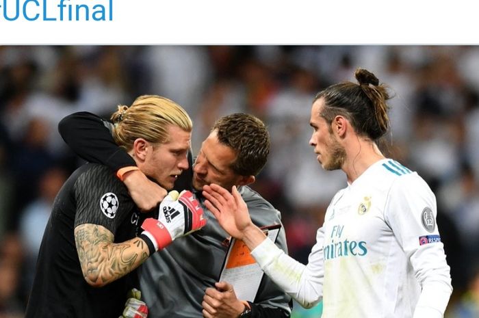 Gareth Bale menghampiri Loris Karius yang tengah menangis selepas laga final Liga Champions pada 26 Mei 2018 waktu setempat.