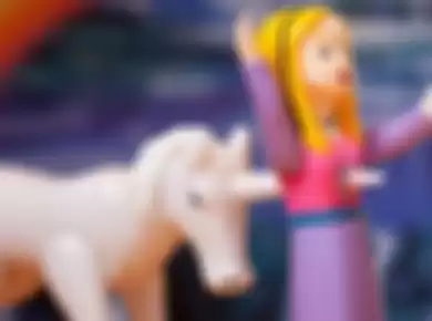 Lucu Juga Nggak, 8 Mainan Ini Malah Terlihat Mengerikan Buat Anak-anak