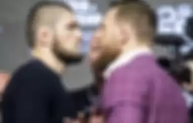 Khabib Nurmagomedov (kiri) dan Conor McGregor (kanan)