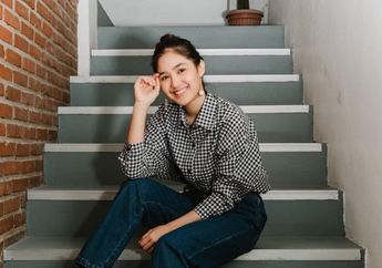 4 Gaya Charming & Kece Cut Syifa Pakai Kemeja Modis dari Online Shop!