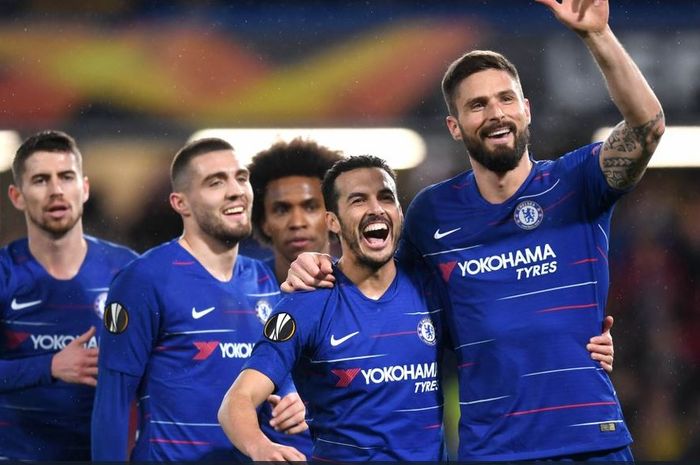 Penyerang Chelsea, Pedro Rodriguez (kedua dari kanan), merayakan golnya bersama Olivier Giroud dalam laga leg pertama babak 16 besar Liga Europa melawan Dynamo Kyiv di Stadion Stamford Bridge, Kamis (7/3/2019).