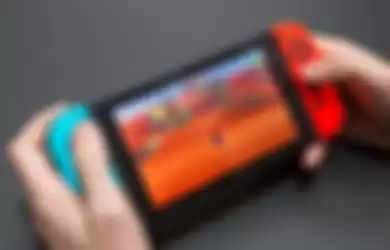 Ilustrasi bermain game di konsol Nintendo Switch