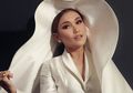 Ayu Ting Ting Pede Tampil Seksi Pakai Tank Top dan Makeup Minimalis, Foto Terbarunya Justru Tuai Kritikan Netizen