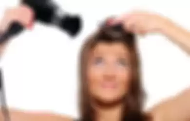 Keringkan rambut tanpa hairdryer