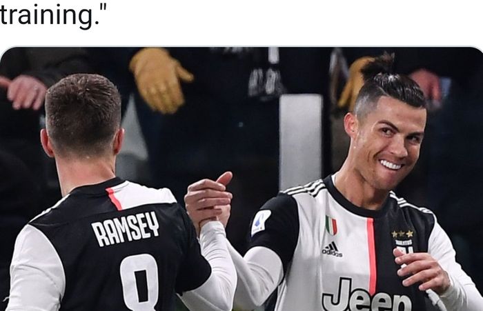 Megabintang Juventus, Cristiano Ronaldo, dan rekan setimnya, Aaron Ramsey.