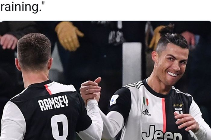 Megabintang Juventus, Cristiano Ronaldo, dan rekan setimnya, Aaron Ramsey.