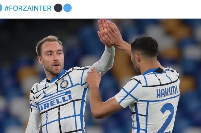 Pemain Inter Milan, Christian Eriksen (kiri) dan Achraf Hakimi, pada pertandingan melawan Napoli, Minggu (18/4/2021).