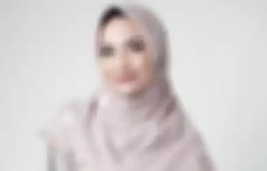 Sisi Lain Vanessa Angel, Gaya Hijab Santun dengan Hijab Square Jadi Andalan!