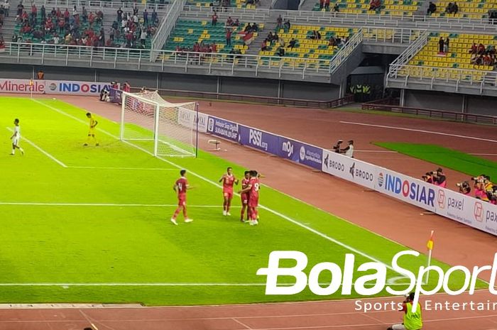 Striker timnas U-19 Indonesia, Hokky Caraka berselebrasi usai mencetak gol ke Timor Leste di Kualifikasi Piala Asia U-20 2023 di Stadion Gelora  Bung Tomo (GBT), Rabu (14/9/2022).