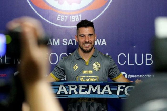 Jonathan Bauman saat diperkenalkan oleh manajemen Arema FC sebagai pemain asing baru musim ini.