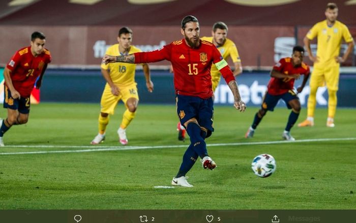 Sergio Ramos cetak gol penalti untuk timnas Spanyol ke gawang timnas Ukraina pada laga UEFA Nations League di Stadion Alfredo Di Stefano, Madrid, 6 September 2020.