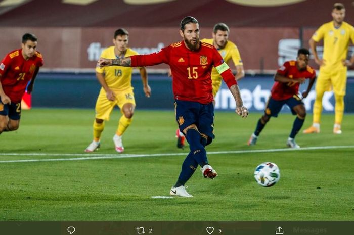 Sergio Ramos cetak gol penalti untuk timnas Spanyol ke gawang timnas Ukraina pada laga UEFA Nations League di Stadion Alfredo Di Stefano, Madrid, 6 September 2020.