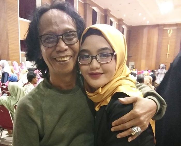 Lama tak muncul di layar kaca, aktor senior <a href='https://makassar.tribunnews.com/tag/mandra' title='Mandra'>Mandra</a> ternyata harus jual asetnya karena sempat terseret kasus <a href='https://makassar.tribunnews.com/tag/korupsi' title='korupsi'>korupsi</a> miliaran rupiah