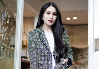 Mampu Berikan Souvenir Cincin Berlian, Sandra Dewi Justru Tak Malu Kenakan Tas Mewah yang Sama Dalam Setiap Momen