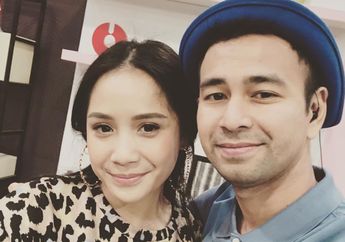Foto di Depan Mobil Mewah Milik Raffi Ahmad, Nagita Slavina Malah Tampil Cuek Pamer Muka Baru Bangun Tidur Hanya Pakai Kaos dan Legging