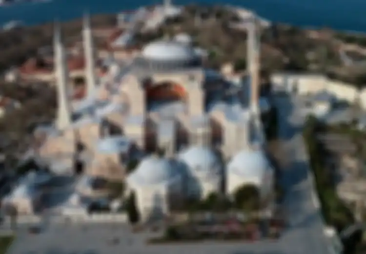 Intip Suasana Khusyuk Dan Haru Shalat Jumat Pertama di Hagia Sophia Setelah 86 Tahun 'Vakum', Tirai-tirai Dibentangkan untuk Hal Ini