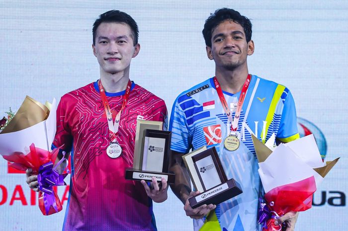 Tunggal putra Indonesia, Chico Aura Dwi Wardoyo,berpose usai menjuarai Malaysia Masters 2022