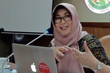 Dokter Tifauzia Tyassuma sempat minta Jokowi lockdown. Kini minta siapkan kuburan massal.