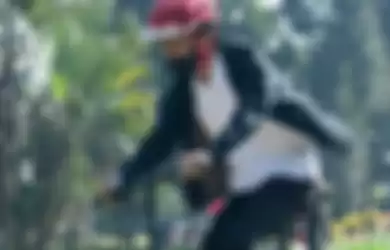 Presiden Jokowi genjot Sepeda Unik Ciptaan Anak Bangsa yang Diluncurkan Tepat di Hari Kemerdekaan RI.
