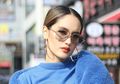 Cinta Laura Pamer Perut Sixpack Dikomentari Baim Wong di Foto Terbaru Tuai Bully Netizen!