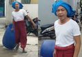Viral Saat Ngomel ke Tetangga Gegara Berkerumun, Content Creator Ini Kini Marah-Marah Lagi ke Orang yang Sedang Belanja Pakai APD: Mau Jadi Apa Lo?!
