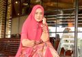 Habiskan Akhir Pekan Bersama Rekan Anggota DPR, Begini Penampilan Mulan Jameela Pakai Blazer Merah Muda