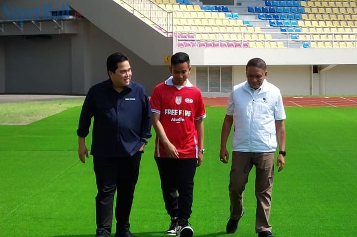 Ketum PSSI, Erick Thohir, Waketum PSSI Zainudin Amali, dan Wali Kota Solo Gibran Rakabuming, saat berkunjung ke Stadion Manahan, Solo, Minggu (12/3/2023).